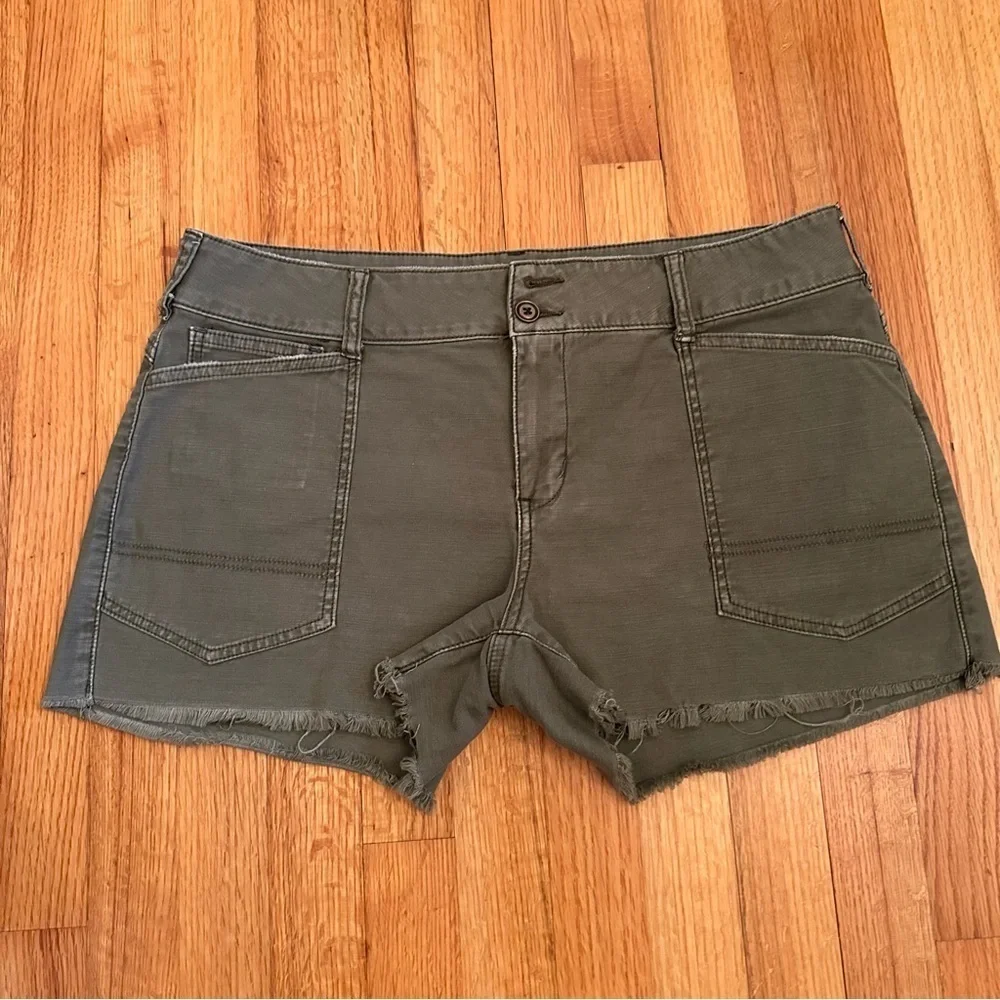 PILCRO‎ The Wanderer Low Rise Shorts 32 Army Green Cut Off Hem (z) - Picture 3 of 13